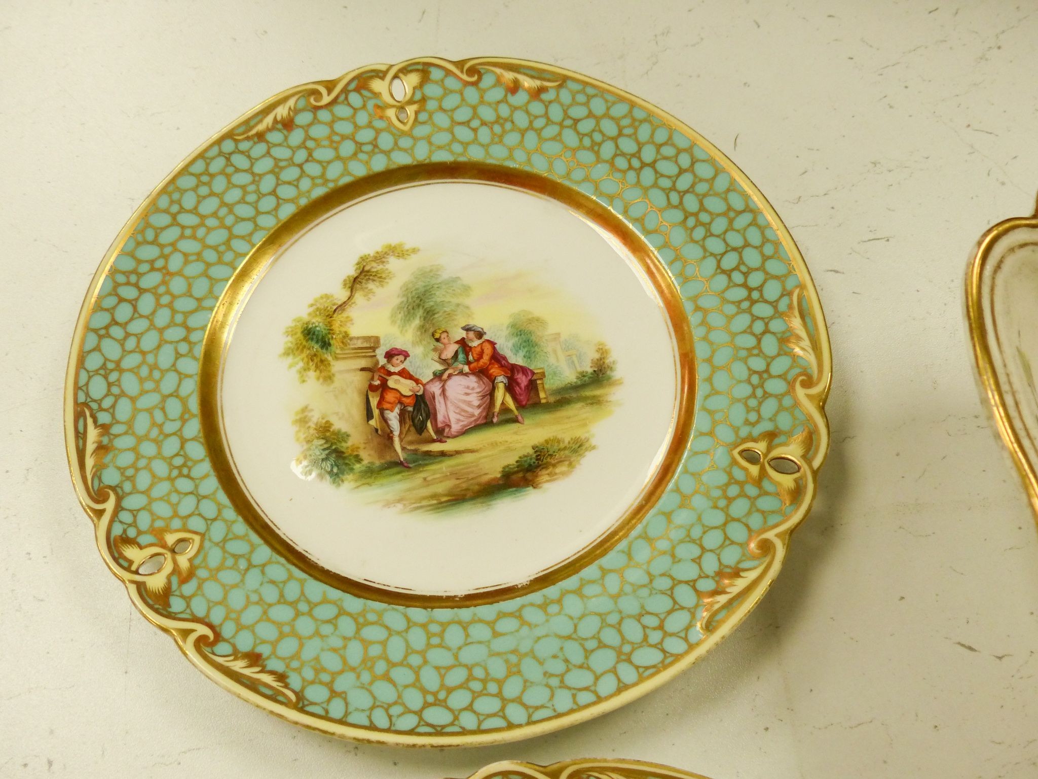 A Coalport salad bowl c.1820, 25cm and a pair of late 19th century plates